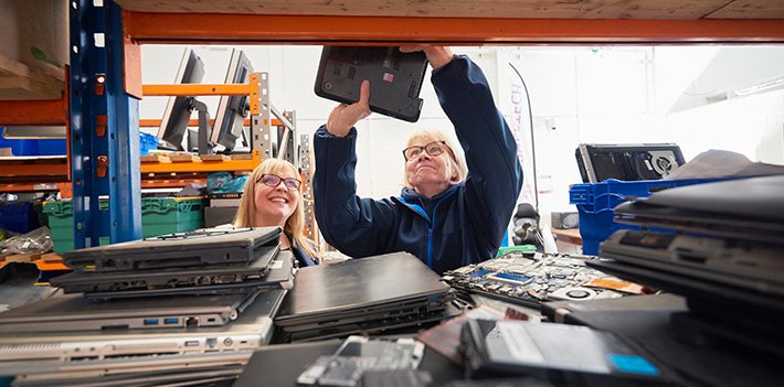 two-women-recyle-laptops-blog